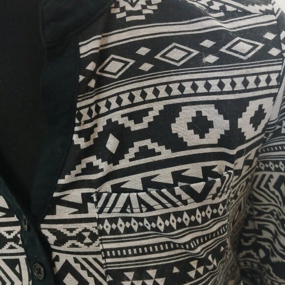 No Boundaries Black and White Top size medium - Picture 4 of 7